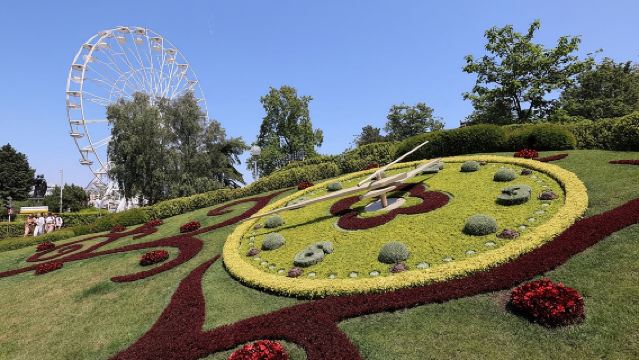 The Private Tuk Tuk Tour with one of The Best Fondues in Geneva!