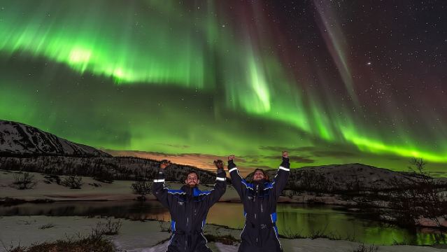 ทัวร์ไล่ตามแสงเหนือด้วยมินิบัสกลุ่มเล็ก พร้อมถ่ายรูปที่ทรุมเซอ