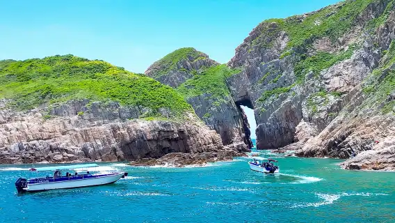 Boat Tour Through Four Sea Arches in Sai Kung, Hong Kong Geopark