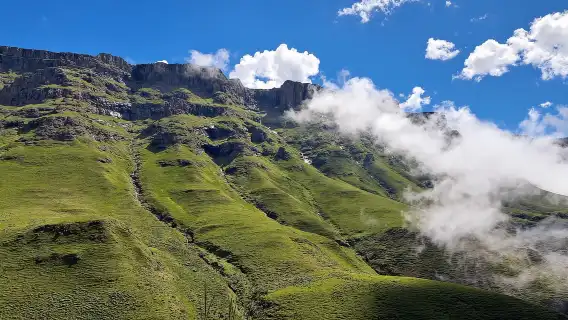 จาก Underberg: ทริปขับรถ 4x4 Sani Pass แบบไปเช้าเย็นกลับ