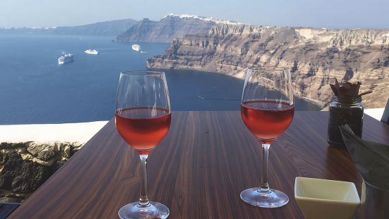 Vintur på Thira: Delt eller privat smagning på 3 vingårde