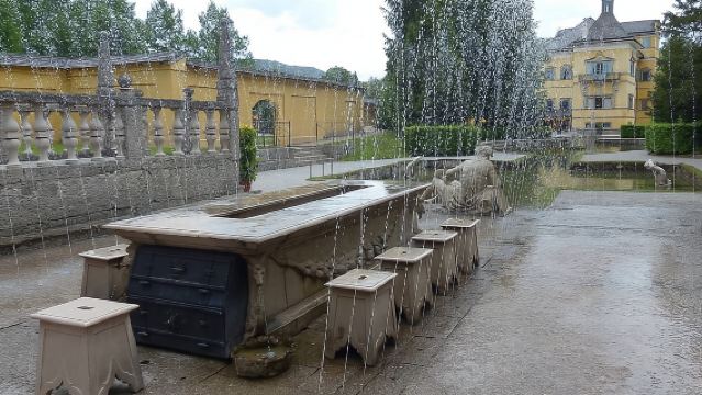Salzburg: Bootsfahrt nach Hellbrunn und Besuch des Palasts