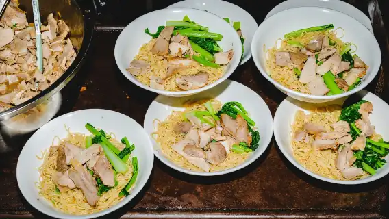 曼谷：後街美食之旅，品嚐超過 15 種美食