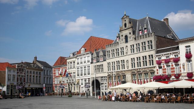 Self guided tour with interactive city game of Bergen op Zoom