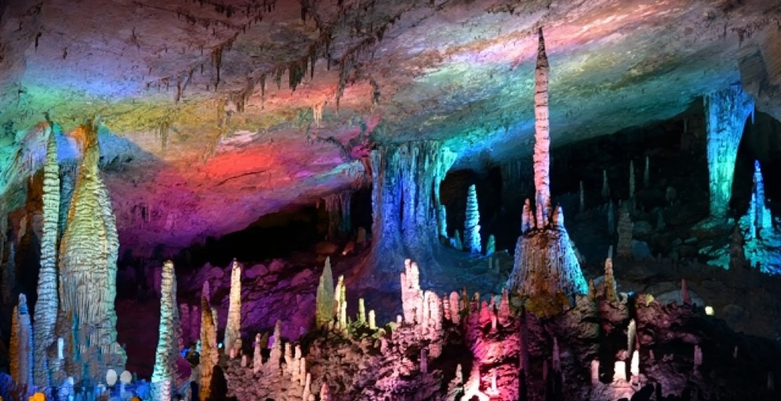 Tour di un giorno al ponte di vetro di Zhangjiajie e alla grotta del drago giallo con tour privato esclusivo