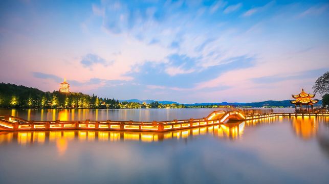 上午半日：杭州雷峯塔+西湖遊船+三潭印月+導遊講解+18人團