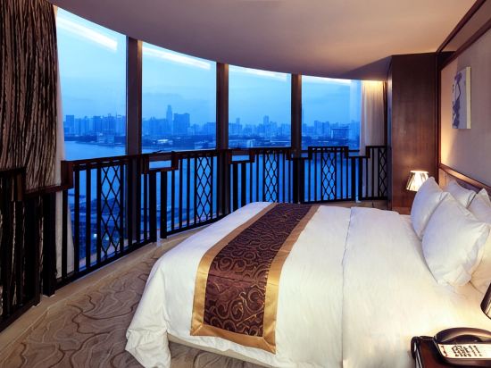 Sun Yat-sen University Kaifeng Hotel Room Type - Family 2-Bedroom and 1-Living Room Suite