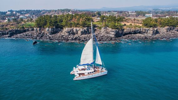 Tour privato di lusso a Jeju con crociera in yacht patrimonio dell'UNESCO