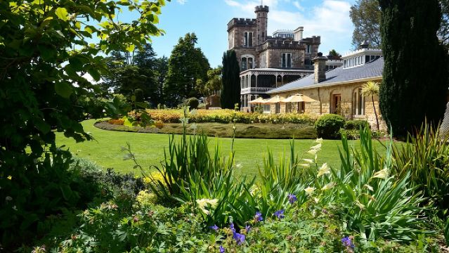 Entrada al Castillo y Jardines de Larnach