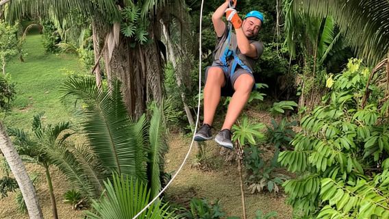 Belize City: tour avventura con tubing nelle grotte e teleferica