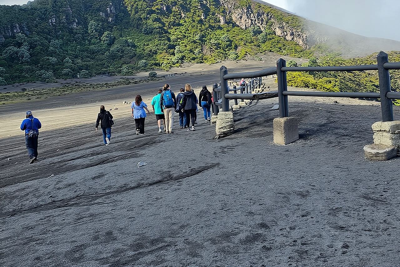 Irazú Volcano, Orosi Valley & Lankester Gardens from San José