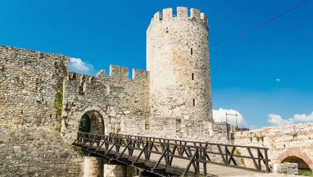 Serbia Round-Trip: Zemun Town + Embassy Ruins + Kalemegdan Fortress 1-Day Tour