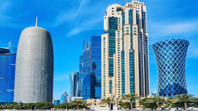 Perkhidmatan penterjemah profesional di seluruh Qatar, temanan pelancongan, pemandu pelancong, penterjemah pameran, lawatan perniagaan dan rundingan, lawatan bebas dengan sambutan tempatan, dan penyesuaian peribadi eksklusif.