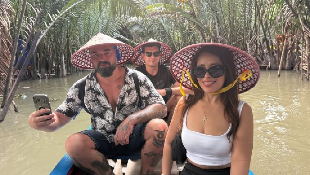 สัมผัสประสบการณ์แท้จริงที่สามเหลี่ยมปากแม่น้ำโขง: ทัวร์รถตุ๊กตุ๊ก เรือพาย และปั่นจักรยาน