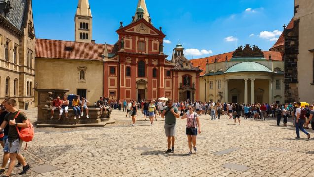 Prague: Skip-the-line Castle Ticket and Optional AudioGuide