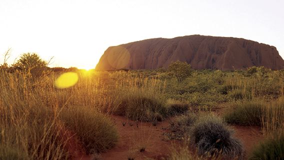 ノーザンテリトリー ウルル・カタジュタ 日の出鑑賞【ウォルパ渓谷ハイキング+送迎+コーヒー・軽食】