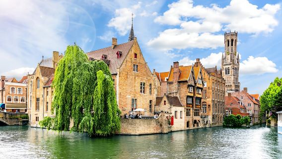 Self guided tour with interactive city game of Bruges