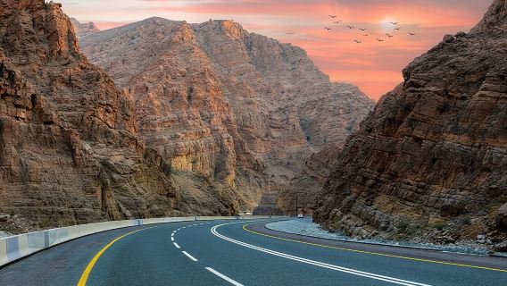 Ganztägige Tour durch die sechs Emirate in einem privaten Geländewagen ab Dubai
