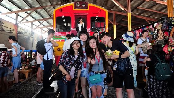 【大混載ツアー】タイ・バンコク ダムヌン・サドゥアック水上マーケット+メークローン市場 ワンデーツアー