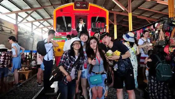 【含飯店接送◆贈丹嫩手划船◆精品團】丹嫩沙多水上集市+美功鐵道市場一日遊