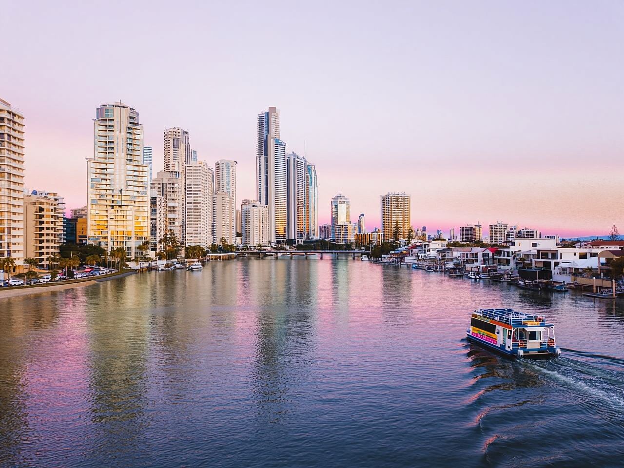 Surfers Paradise: Sightseeing Sunset River Cruise