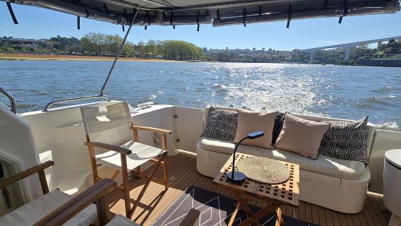 Porto: Luxus-Yachttour zu den 6 Brücken und der Douro-Mündung