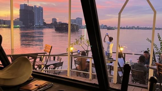 Phnom Penh: crucero al atardecer en barco Kanika