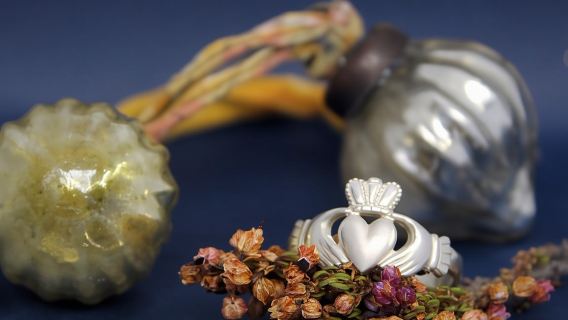 Dublin: Xưởng chế tác nhẫn bạc Claddagh của riêng bạn