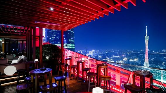 Guangzhou: Bar Atap Terbuka Lantai 70, Matahari Terbenam & Pertunjukan Cahaya