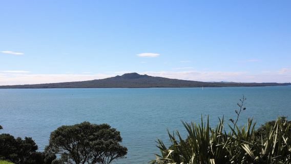 New Zealand Auckland Takarunga / Mount Victoria - Devonport - Maungakiekie / One Tree Hill customizable private charter for North and South Islands