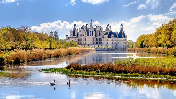 Loire Valley Castles and wine tasting day trip from Paris
