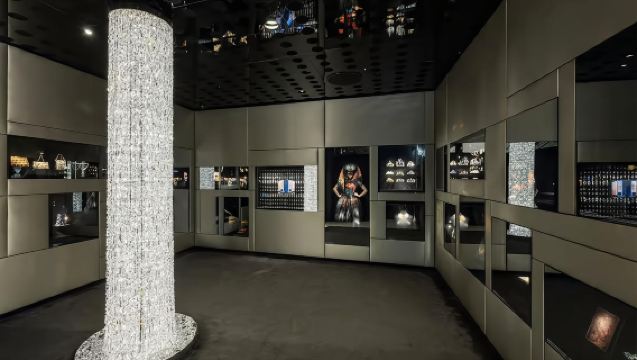 Swarovski Crystal Expert Welcome and Self-Guided Discovery with Gift