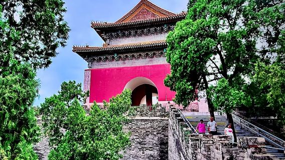 Small Group Mutianyu Great Wall and Ming Tombs Tour with Cable Car and Lunch