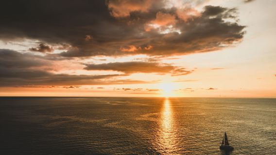 Kona: Du thuyền buồm Catamaran ngắm hoàng hôn với Cocktail và đồ ăn nhẹ