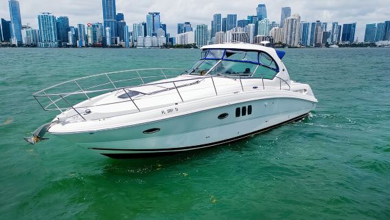 Private tour for 12 people on a 40 ft Yacht, Ft Lauderdale bay
