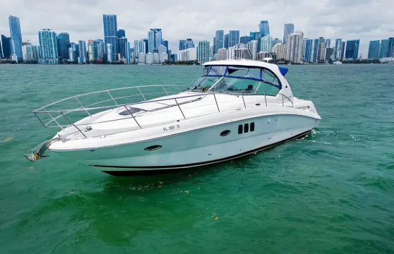 勞德代爾堡灣40英尺遊艇私人遊覽，最多可容納12人