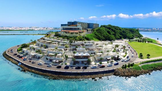 沖縄南部・知念岬公園+世界文化王国+瀬長島日帰りツアー【定員:1名】