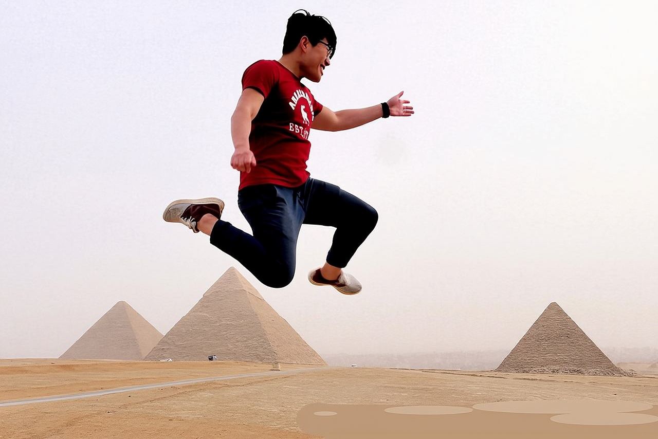 Sightseeing Day Tour to Pyramids, Egyptian Museum and Bazaar from Giza or Cairo