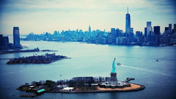 1-hour New York City Skyline Sightseeing Cruise