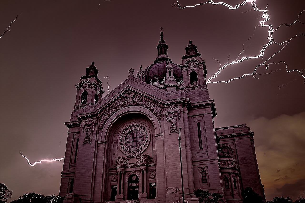 St Paul Ghost Tours: Sinister Sins & Shadows Ghost Tour