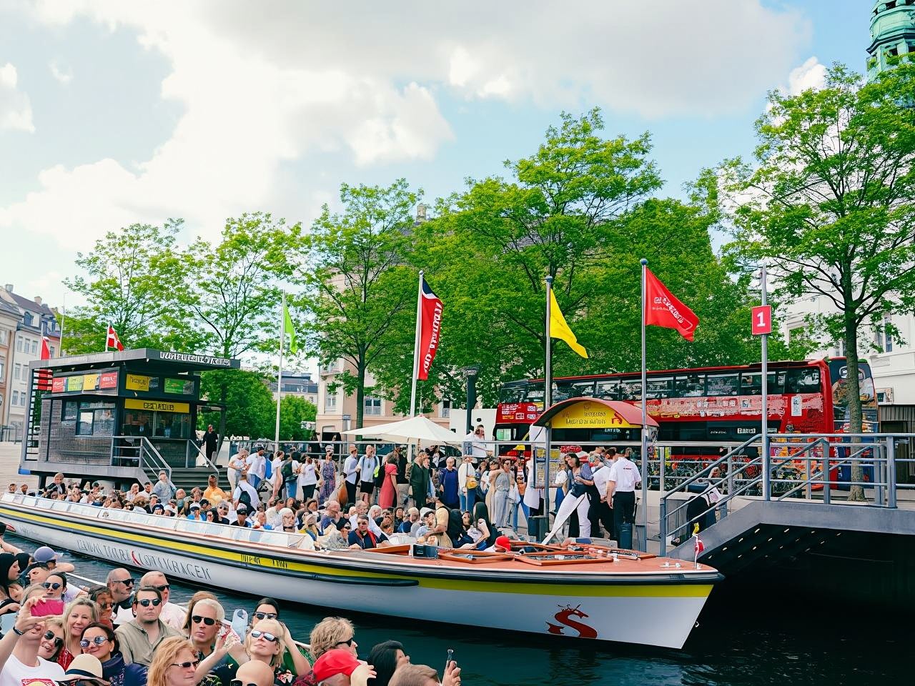 48-hour Hop-on Hop-off Bus and Boat Sightseeing in Copenhagen