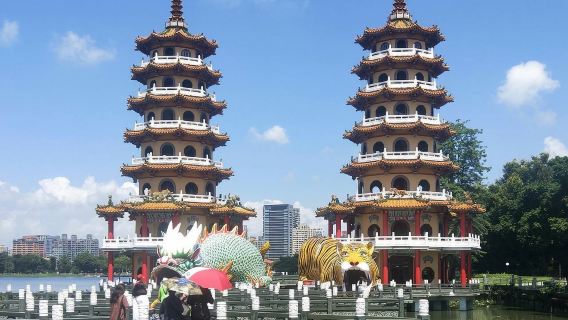 龍虎塔 + 台南煮込み料理博物館 + 奇美博物館日帰りツアー/プライベートツアー最低2名様