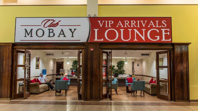 Club Mobay Fast Track Lounge con navetta aeroportuale privata