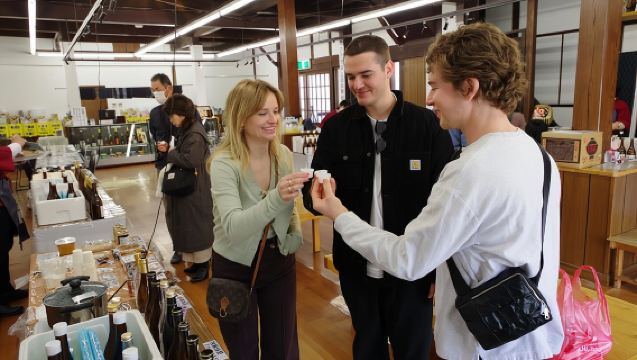 Food & Culture Walk in Nagano: Oyaki, Sake, Matcha & Zenkoji
