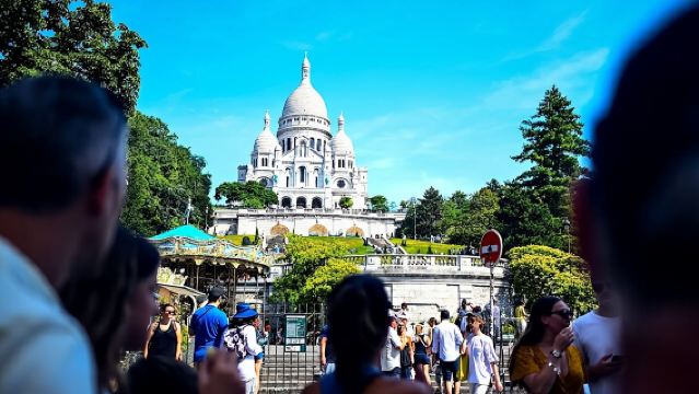 Authentic Parisian Gourmet Food Tour with 10 Local Dishes & Wines