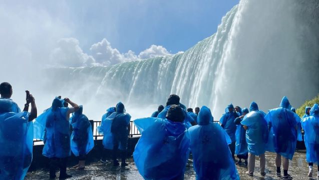 トロント発 ナイアガラの滝 カナダ 日帰りツアー + ボートクルーズオプション