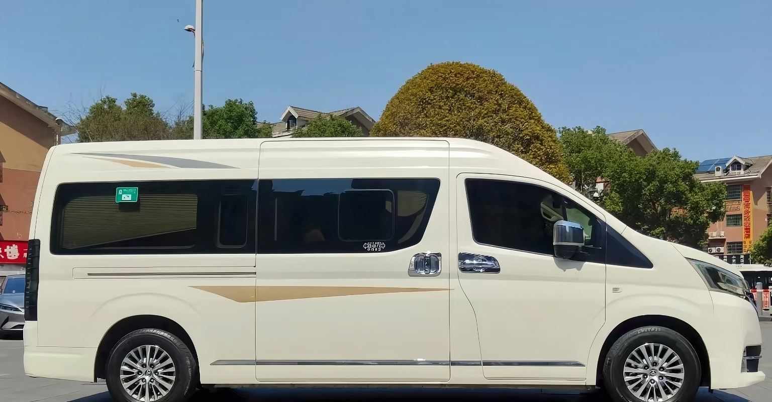 Комодо: трансфер из/в аэропорт на 7-местном автомобиле (в одну сторону/в один конец или точечный трансфер)