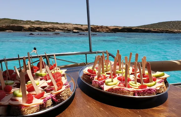 安迪帕羅斯島及德斯波提科島傳統船隻環島遊