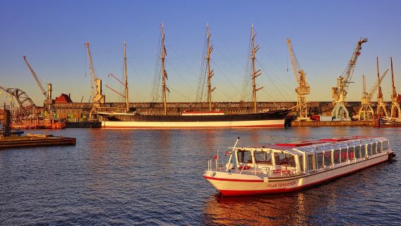 Hamburg: Sightseeing-Bootsfahrt durch die Wasserstraßen der Stadt