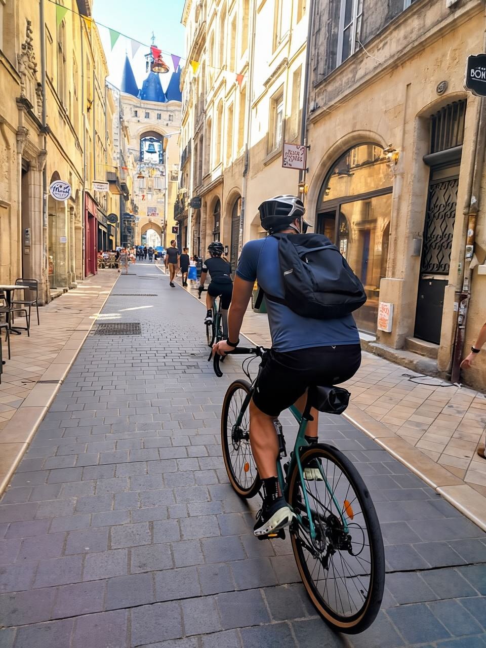 Burdeos en Gravel Bike: Monumentos, viñedos y cata de vinos